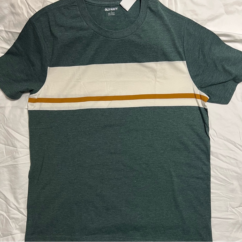 Old Navy Men's Tee in Forest Green with White and Gold Accents
